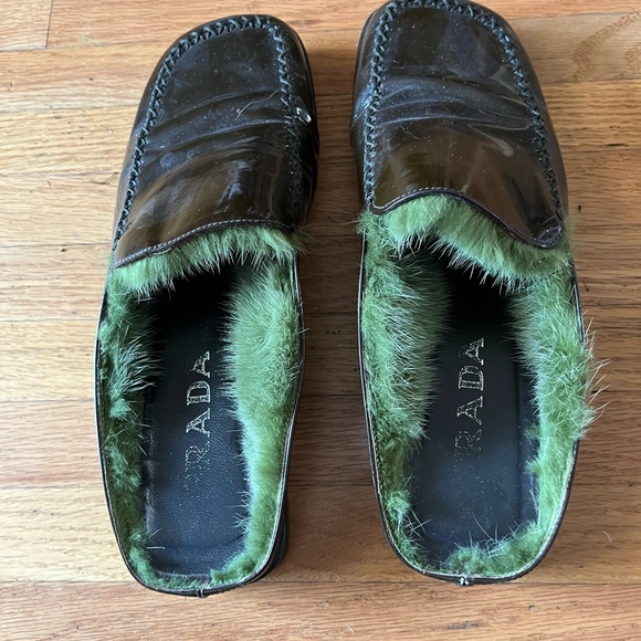 Patent leather Prada mules/slip on/slippers with green fur, size 38/6.5 - Picture 2 of 3